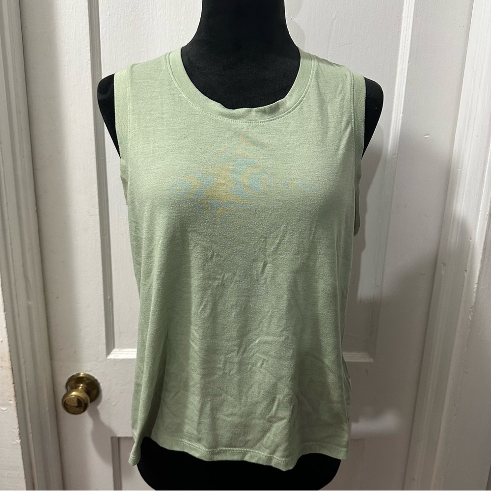 Magellan Outdoors Green Sleeveless Fishing Tee
